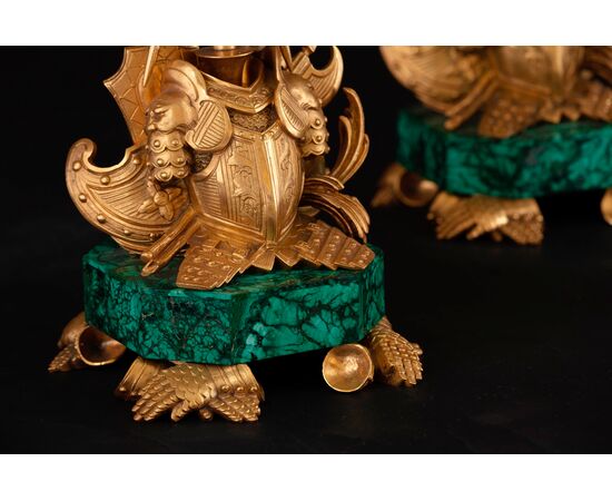 Coppia di candelabri in bronzo dorato e malachite