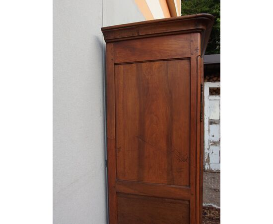 PICCOLO ARMADIO A DUE PORTE IN NOCE STILE PROVENZALE RESTAURATO Cm L112xP50xH199