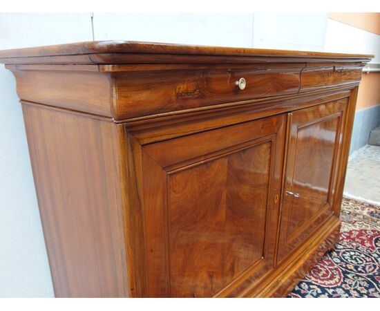 GRANDE CREDENZA A DUE PORTE IN NOCE CAPUCCINO RESTAURATA EPOCA 800 RESTAURATA cm L 159xP56xH100