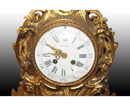 Orologio da tavolo francese in bronzo stile Luigi XV del 1800