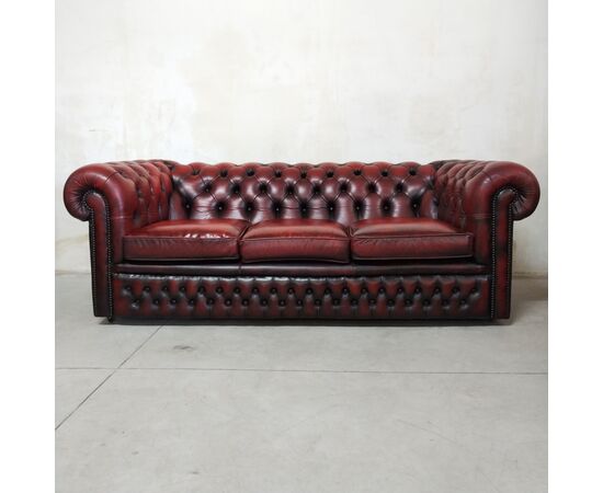 Divani e poltrone chesterfield inglesi originali nuovi e vintage 