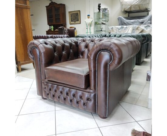 Divani e poltrone chesterfield inglesi originali nuovi e vintage 