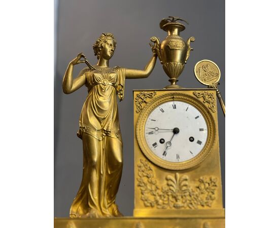 Orologio Impero con figura femminile