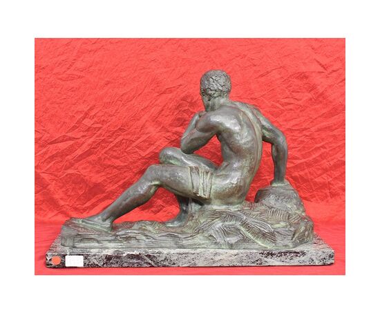 ART DECO, ANTICHE SCULTURE IN BRONZO, UOMO SEDUTO, SCULTORE FRANCESE, XX SECOLO. (STB79)   