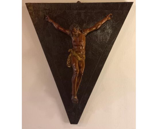 Cristo Crocifisso in legno di bosso e perizoma dorato