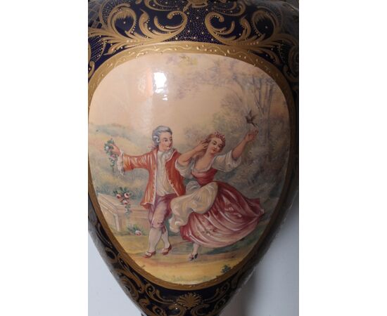 Antichi Grandi Vasi in porcellana Sevres con Bronzi XX sec .Altezza 106 cm