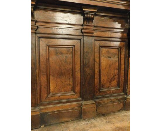 DARB228 - Boiserie in noce con panca, misura massima cm L 400 x H 215 x P 162   