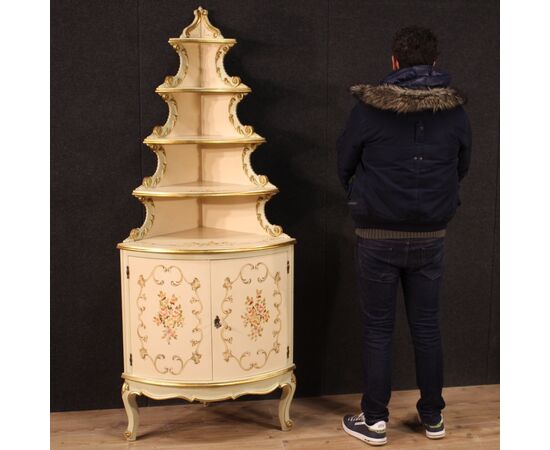 Corner cabinet in lacquered, gilded and painted wood from the 20th century