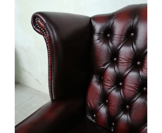 Poltrona chesterfield Queen Anne nuova inglese originale in pelle bordeaux, verde e marrone 