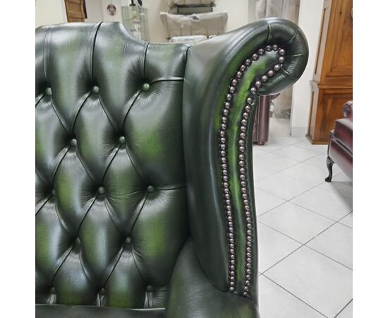 Poltrona chesterfield Queen Anne nuova inglese originale in pelle bordeaux, verde e marrone 