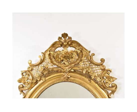 SPECCHIO ANTICO OVALE CON CIMASA, FIORI E VOLUTE, SPECCHIERA  ANTICA, CORNICE DORATA, DEL XIX SECOLO. (SPO171)