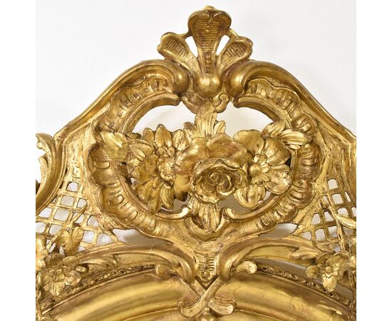 SPECCHIO ANTICO OVALE CON CIMASA, FIORI E VOLUTE, SPECCHIERA  ANTICA, CORNICE DORATA, DEL XIX SECOLO. (SPO171)