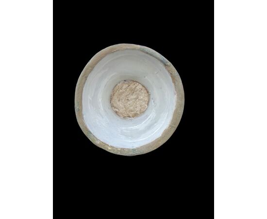 Vaso in maiolica a decoro istoriato con manici serpentiformi.Gaetano Battaglia.Napoli.