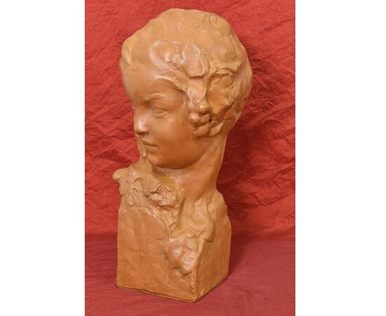SCULTURE ART DECO IN TERRACOTTA, BUSTO DI DONNA, FIRMATA GENNARELLI, SCULTORE ITALIANO. (STTE81)
