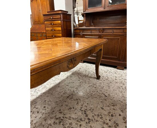 Tavolo Provenzale Con piano Parquettato di Fine 1800 in legno di ciliegio allungabile