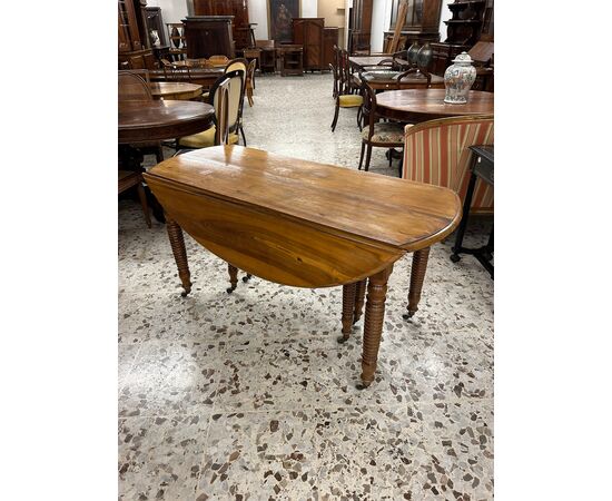 Tavolo Con Alette Ovale del 1800 Allungabile in Legno di Noce Stile Luigi Filippo Rustico