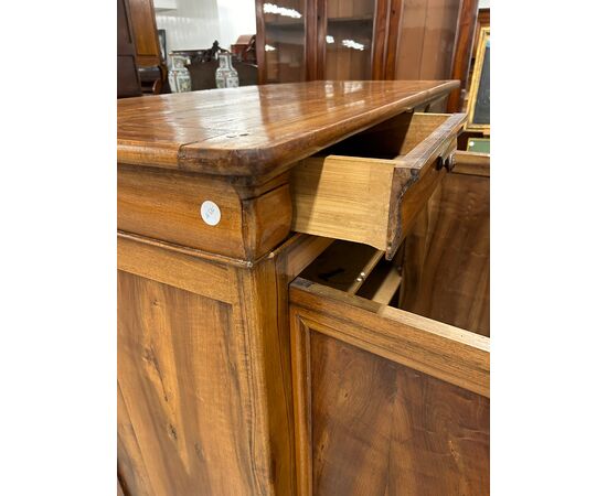 Credenza Francese Stile Luigi Filippo in Legno di noce XIX secolo con 2 ante e 2 cassetti