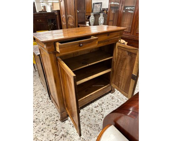 Credenza Francese Stile Luigi Filippo in Legno di noce XIX secolo con 2 ante e 2 cassetti