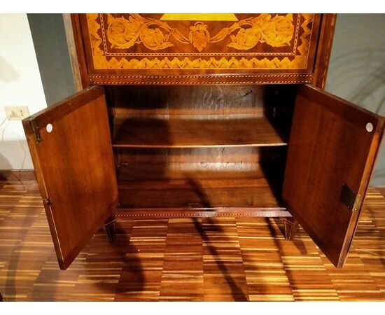 Spettacolare secretaire olandese del 1700 riccamente intarsiato