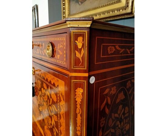 Spettacolare secretaire olandese del 1700 riccamente intarsiato