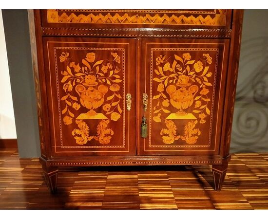 Spettacolare secretaire olandese del 1700 riccamente intarsiato