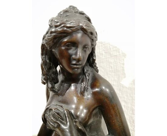 La ninfa Amaltea con la capra - Scultura in bronzo Francia XIX secolo firmata