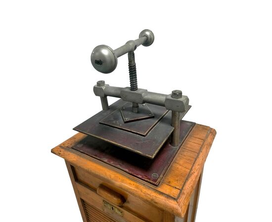 Antico torchio da rilegatore con mobiletto inizi XX secolo