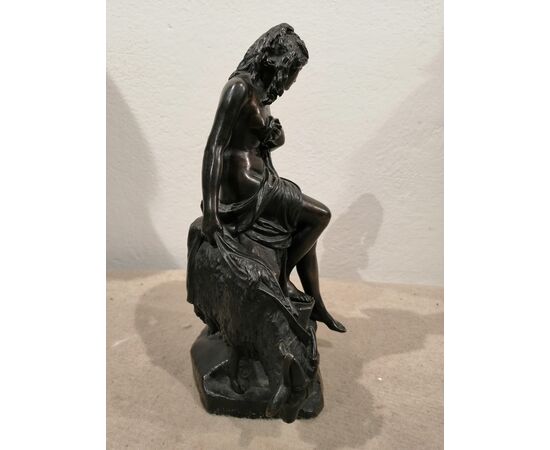 La ninfa Amaltea con la capra - Scultura in bronzo Francia XIX secolo firmata