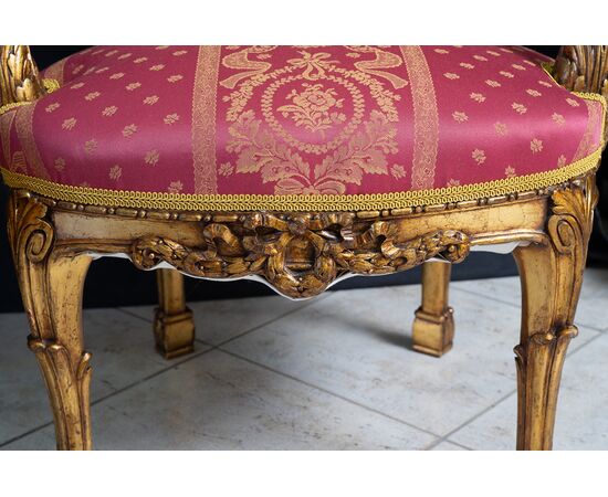 Coppia di poltrone Napoleone III in legno dorato e intagliato. Francia XIX secolo.