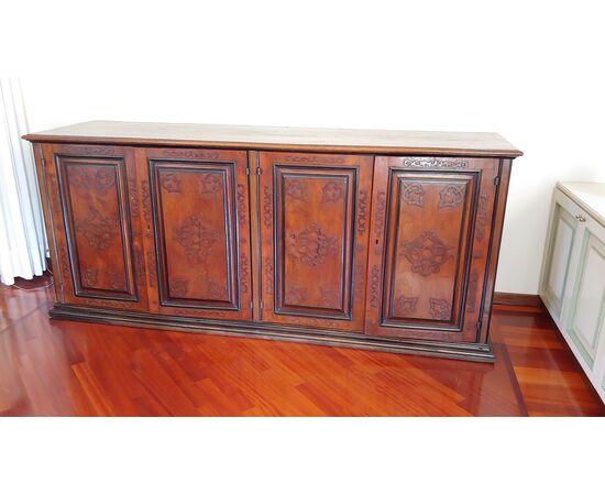 Favolosa credenza a quattro ante