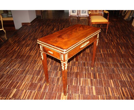 Tavolino da gioco francese stile Impero del 1800 in legno di mogano con bronzi