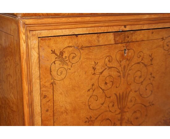 Secretaire francese del 1800 stile Carlo X finemente intarsiato