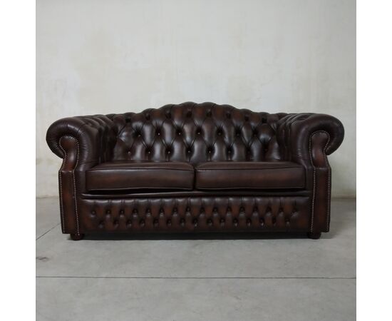 Divani e poltrone chesterfield inglesi originali nuovi e vintage 