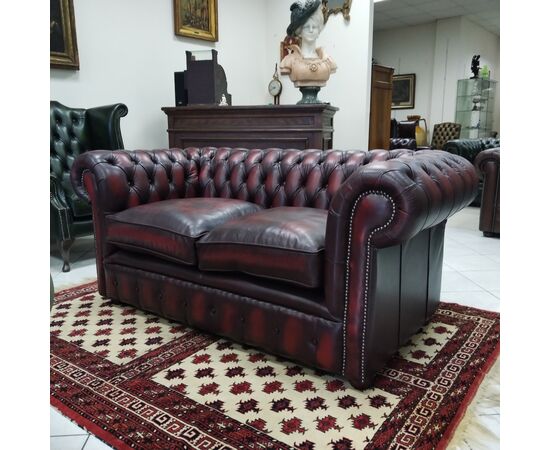 Divani e poltrone chesterfield inglesi originali nuovi e vintage 