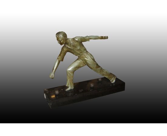 Scultura Decò francese di inizio 1900 in bronzo Giocatore di Bocce