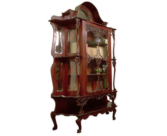 Cabinet vetrina in mogano con motivi d'intaglio del 1800 inglese stile Liberty in mogano