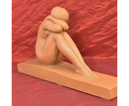 SCULTURE ART DECO IN TERRACOTTA, NUDO DI DONNA ACCOVACCIATA, AMEDEO GENNARELLI. (STTE86)