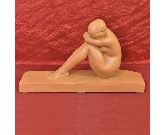 SCULTURE ART DECO IN TERRACOTTA, NUDO DI DONNA ACCOVACCIATA, AMEDEO GENNARELLI. (STTE86)
