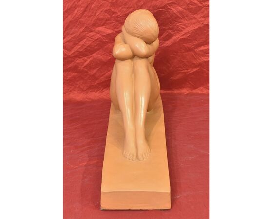 SCULTURE ART DECO IN TERRACOTTA, NUDO DI DONNA ACCOVACCIATA, AMEDEO GENNARELLI. (STTE86)