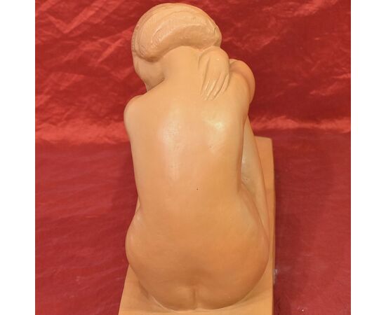 SCULTURE ART DECO IN TERRACOTTA, NUDO DI DONNA ACCOVACCIATA, AMEDEO GENNARELLI. (STTE86)