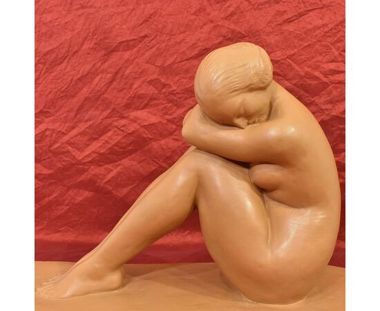 SCULTURE ART DECO IN TERRACOTTA, NUDO DI DONNA ACCOVACCIATA, AMEDEO GENNARELLI. (STTE86)