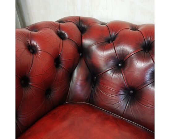 Divano Chesterfield club 3 posti inglese originale vintage in pelle rosso bordeaux anticato 