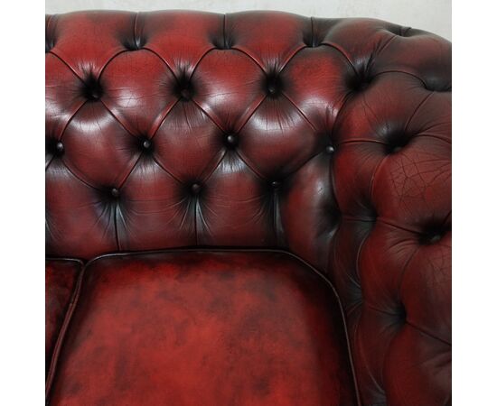 Divano Chesterfield club 3 posti inglese originale vintage in pelle rosso bordeaux anticato 