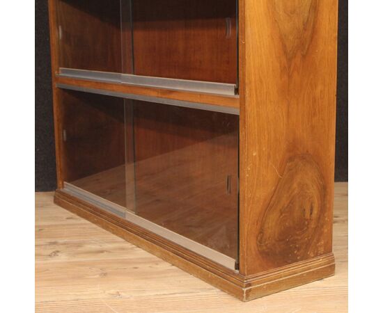 Pair of Italian bookcases in walnut wood with glass doors