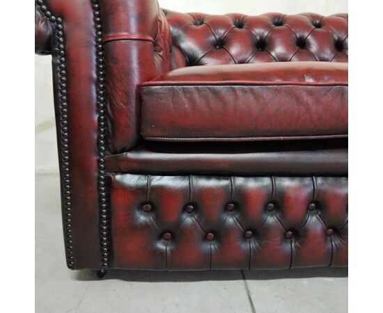 Divano Chesterfield club 3 posti inglese originale vintage in pelle rosso bordeaux anticato 