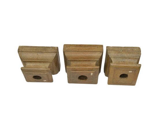 Tre antichi capitelli sciolti in legno - M/321 -