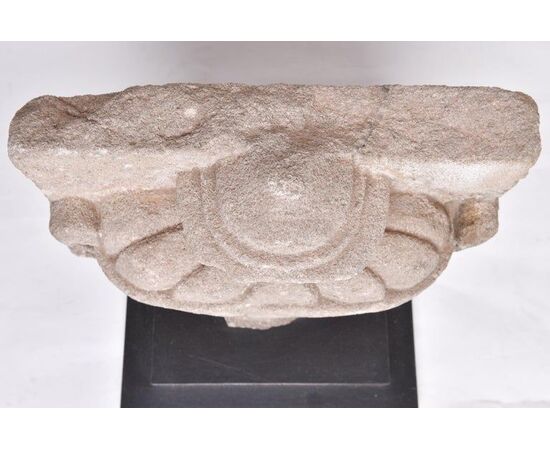 Fregio in pietra a forma di vaso - M/391 -