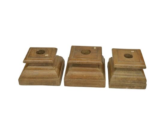 Tre antichi capitelli sciolti in legno - M/321 -