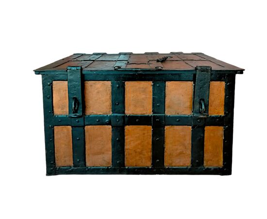 Cassaforte forziere antico del XVII secolo