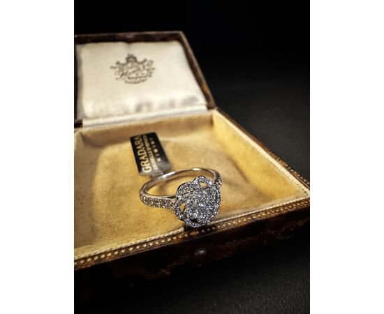Anello  a  fiore  con  Diamanti  1.75  ct. 